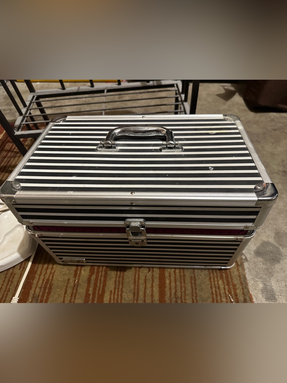 Vaultz large Makeup box